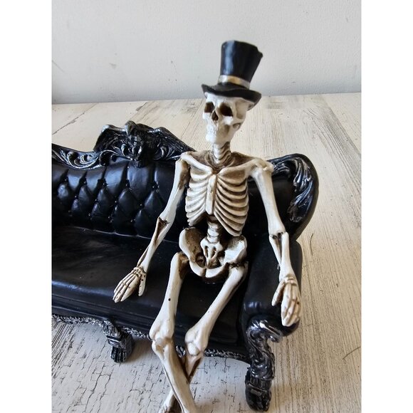 Skeleton couch statue top hat figurine Halloween decor black - Picture 2 of 8